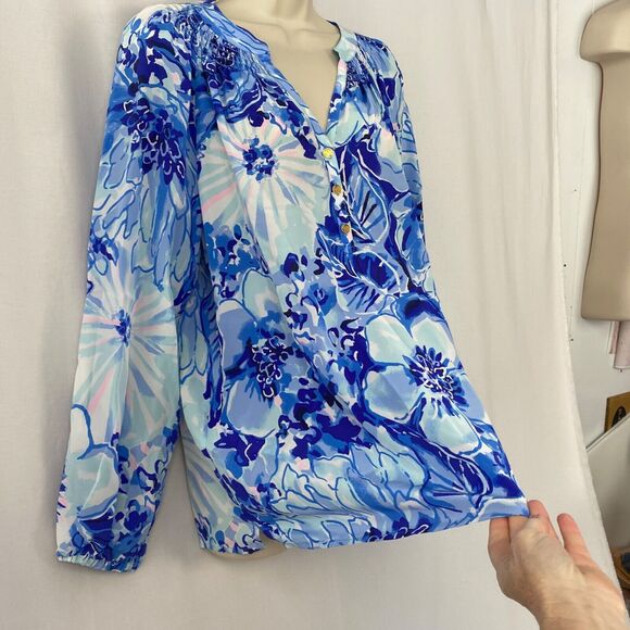 Lilly Pulitzer Top Womens Medium Silk Floral Blue Tang Flocking Fabulous NWOT - Picture 6 of 14